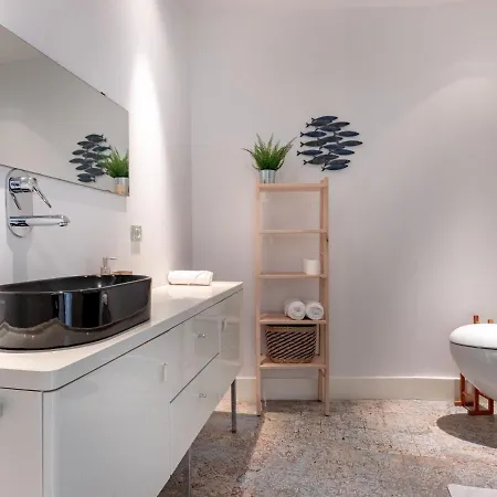 Hall Vi By Aston Apartmán